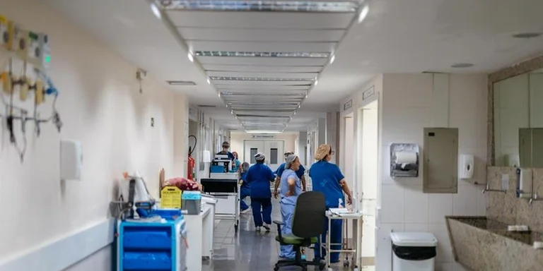Taxa de ocupação nas emergências dos hospitais da região é considerada muito acima do normal